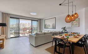 Estepona Place - Spacious Family City Apartment